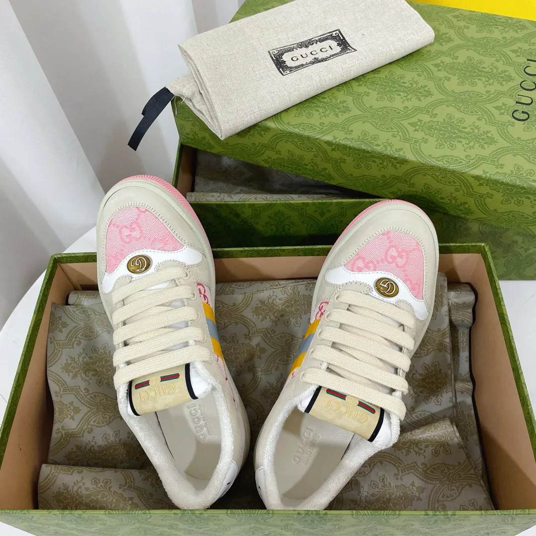 Ex-factory price: 540💰 GUCCI Gucci's newly upgraded back cover lining, top-notch old dirty shoes, classic casual sports shoes for couples, retro sneakers and old G family dirty shoes, updated at the counter simultaneously! ①The shoe upper has the same water-based edge coating process as the original version⚠️The ordinary oil edges on the market have a strong glue feel and are easy to fall off! Grade A first-layer nubuck leather (with pores)/matching computer embroidered double G cloth, high-density terry velvet lining. ② A PVC transparent small round mark sealing line is added to the details of the midsole. The mold is opened six times and the jewelry craftsmanship is used to customize the two-color double G buckle, striving to be the same as the original version. A pair of buttons is more than three times more expensive than ordinary buckles on the market. ③An old two-color washable label, the chip is placed on the outer waist of the right foot, the entire shoe is completely hollowed out with rubber technology, TUP material (rubber to distinguish the market) with the latest green packaging from the counter, 3D printed handbag, and a pair of shoelaces. There is no pressure when entering and exiting the counter. You can buy a 1:1 accurate replica of the original version and modify and upgrade it repeatedly. The details are perfectly restored, the materials are all customized, and they are truly top-notch. Please look at the details clearly to identify the quality. Upper: First-layer frosted cowhide/embroidered double G cloth. Lining: original high-density velvet lining. Foot pads: original pearlescent sheepskin. Outsole: private molded vacuum TPU material. Packaging: original top-grade full set packaging at the counter. Shoe size: women's size 35-40, men's size 39-44 (men's size 38, 45🉑️customized, non-returnable)